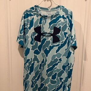 Boys Under Armour brand shirt in excellent condition, size youth large